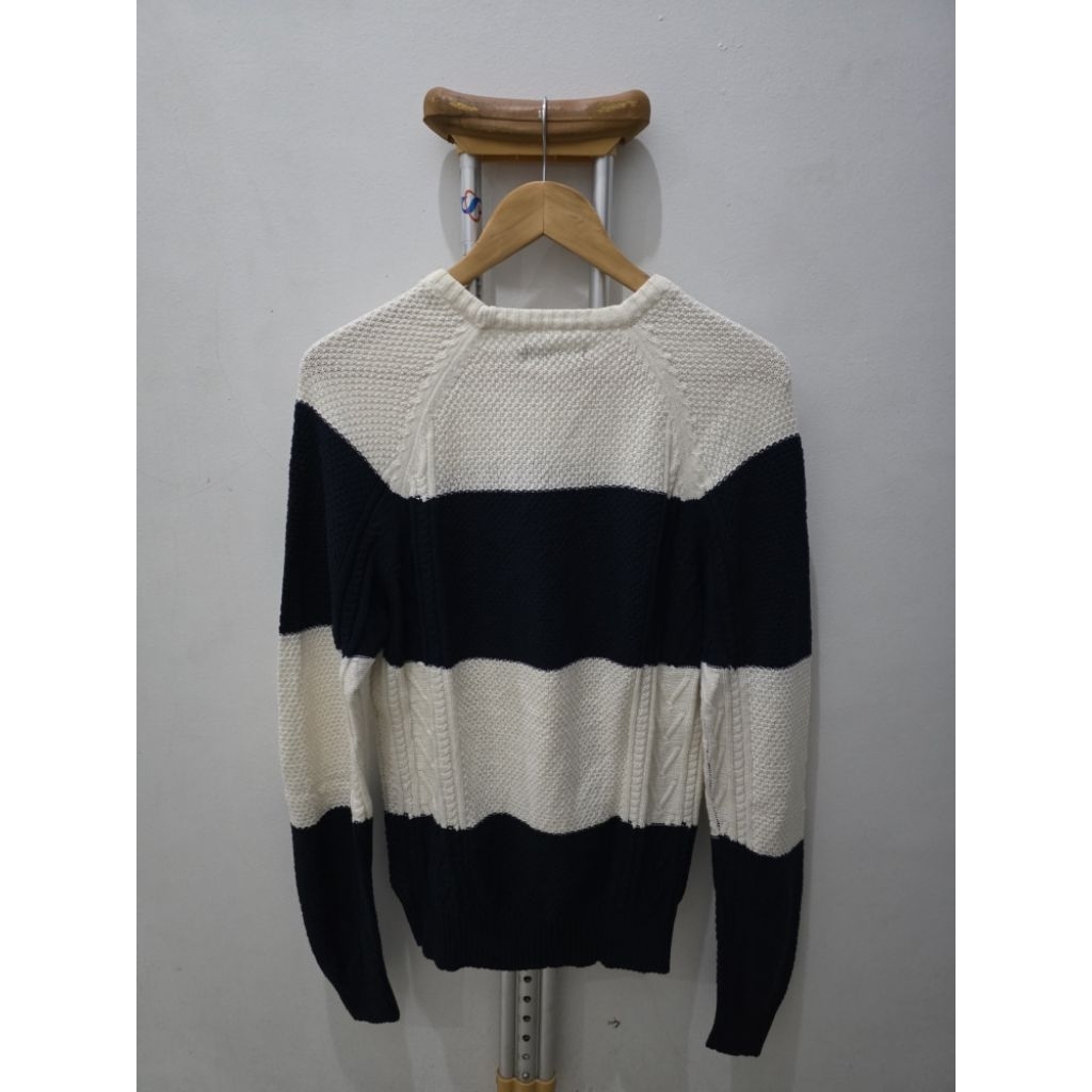 Executive Black White Sweater. Popular Product. 100% original. Size S. Baju sweater pria warna hitam