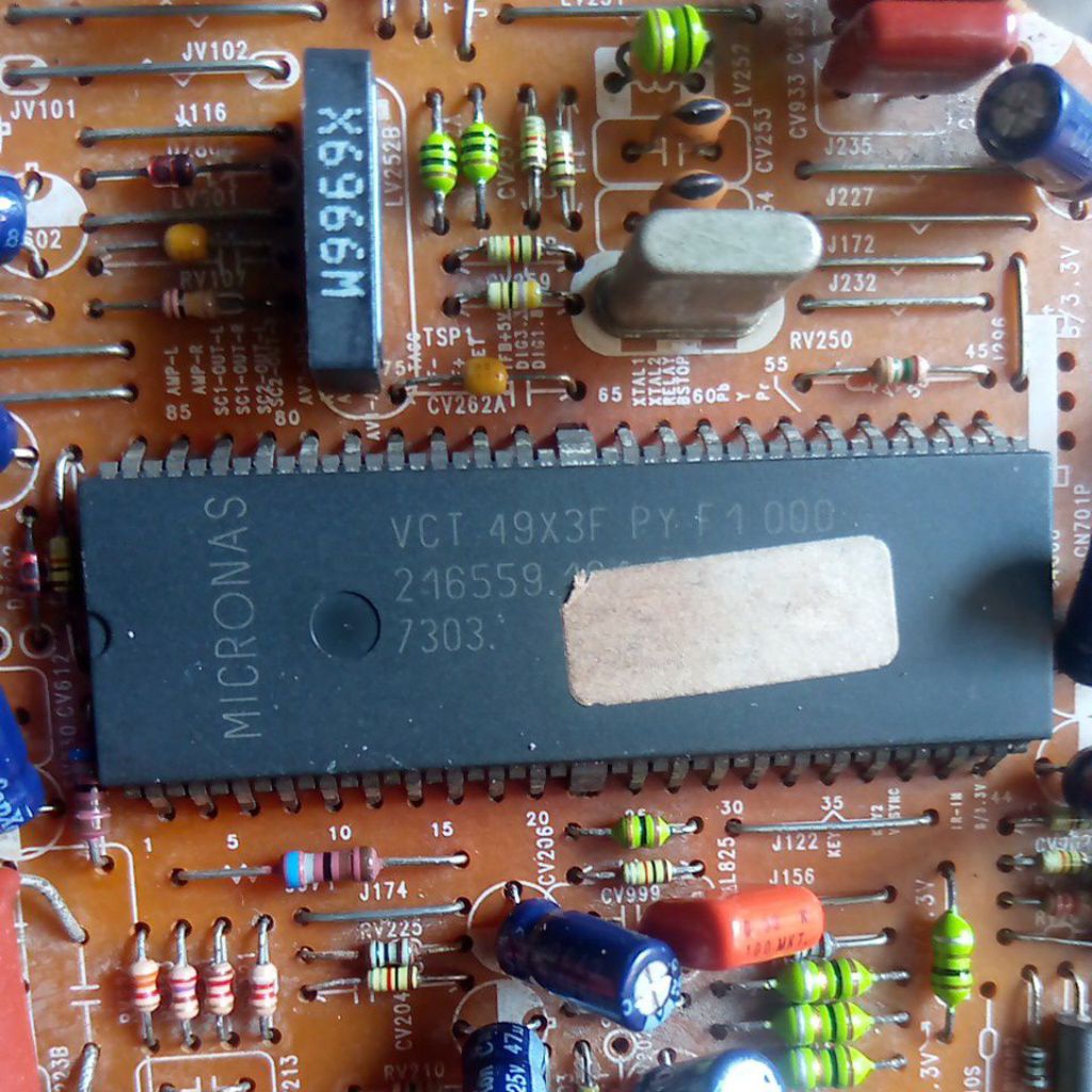 MICRONAS__VCT 49x3F PY F1 000 cabutan masih nempel pcb