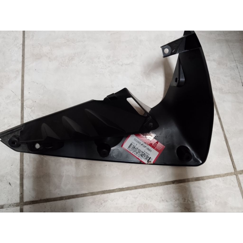 Cover Body Depan Bawah Kanan Motor Honda Mega Pro 2010-2014 50280KSPB00 50280-KSP-B00 Shroud R Inner