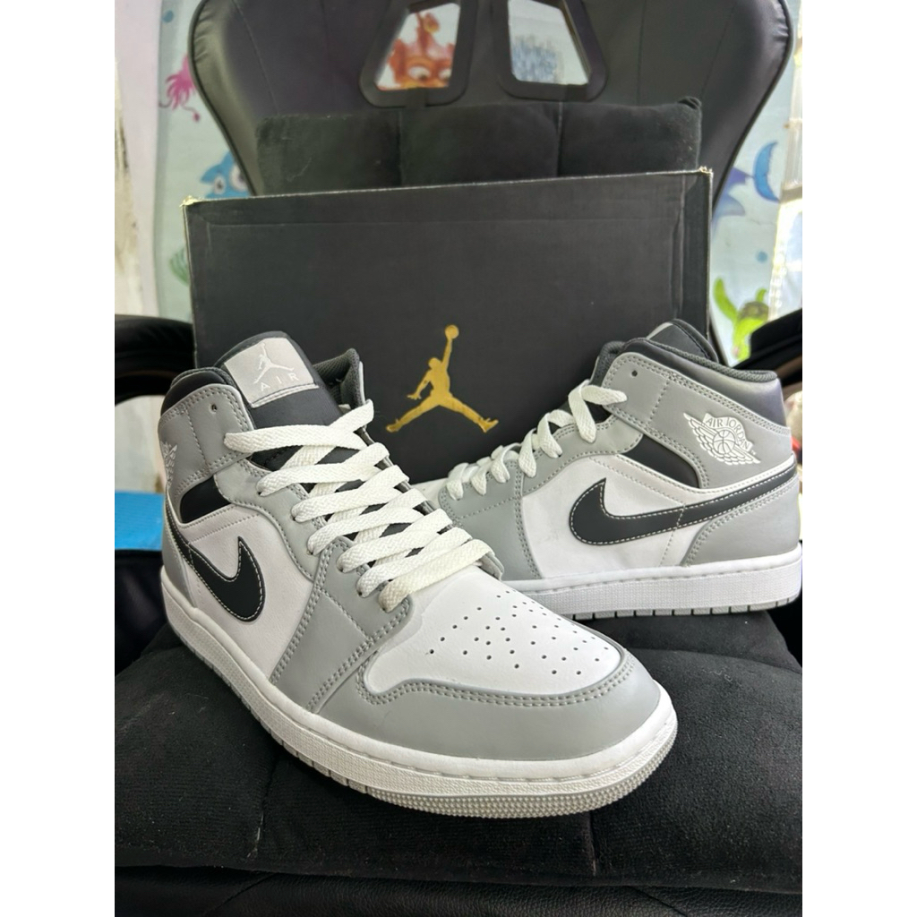 Air Jordan 1 mid 'Light Smoke Grey'