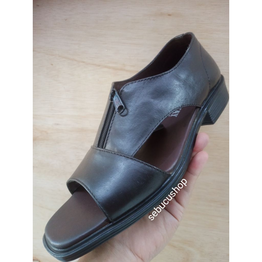 sandal kenip seleting dan silang pria kulit asli