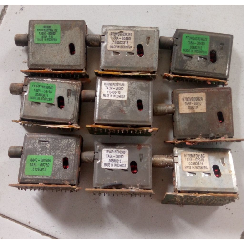 tuner tv pin 11 seri/kode random masih nempel pcb,cabutanr