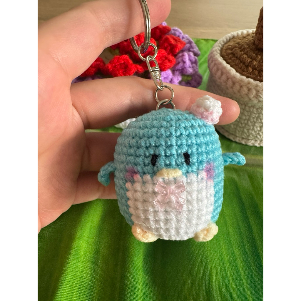 Lil Tuxedo Sam amigurumi keychain