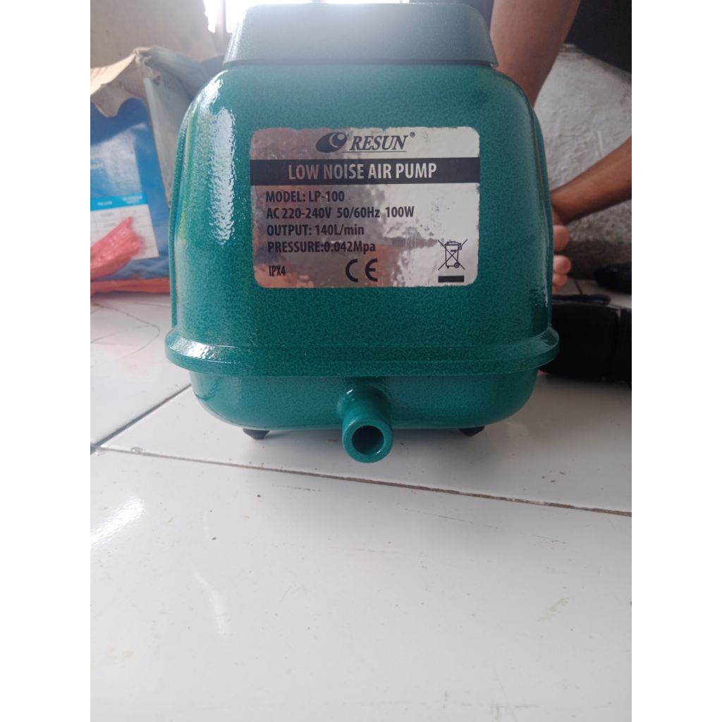 MESIN POMPA AIR SIRKULASI GELEMBUNG KOLAM IKAN AERATOR RESUN LP 100