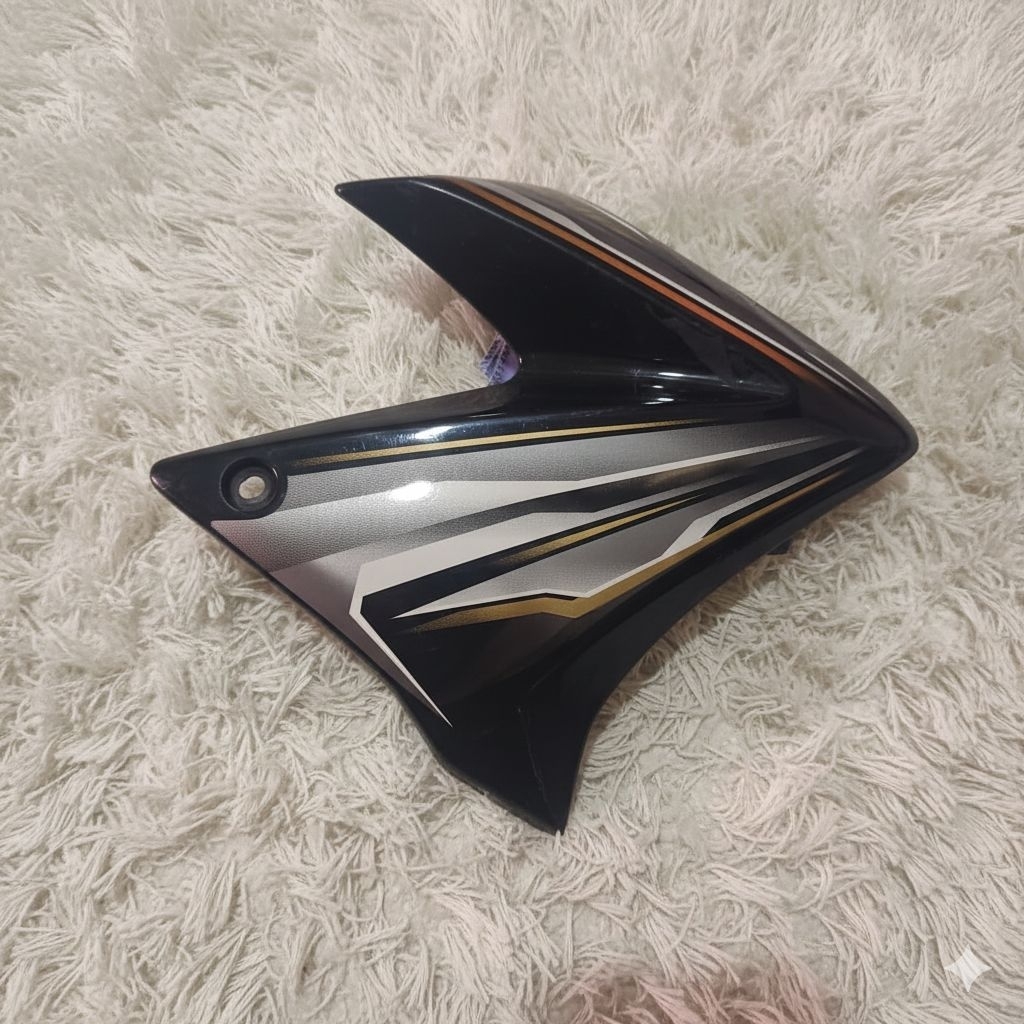 Coper bodi sayap tangki yamaha vixion old (2007-2012) hitam SEBELAH KANAN original second,Cover saya