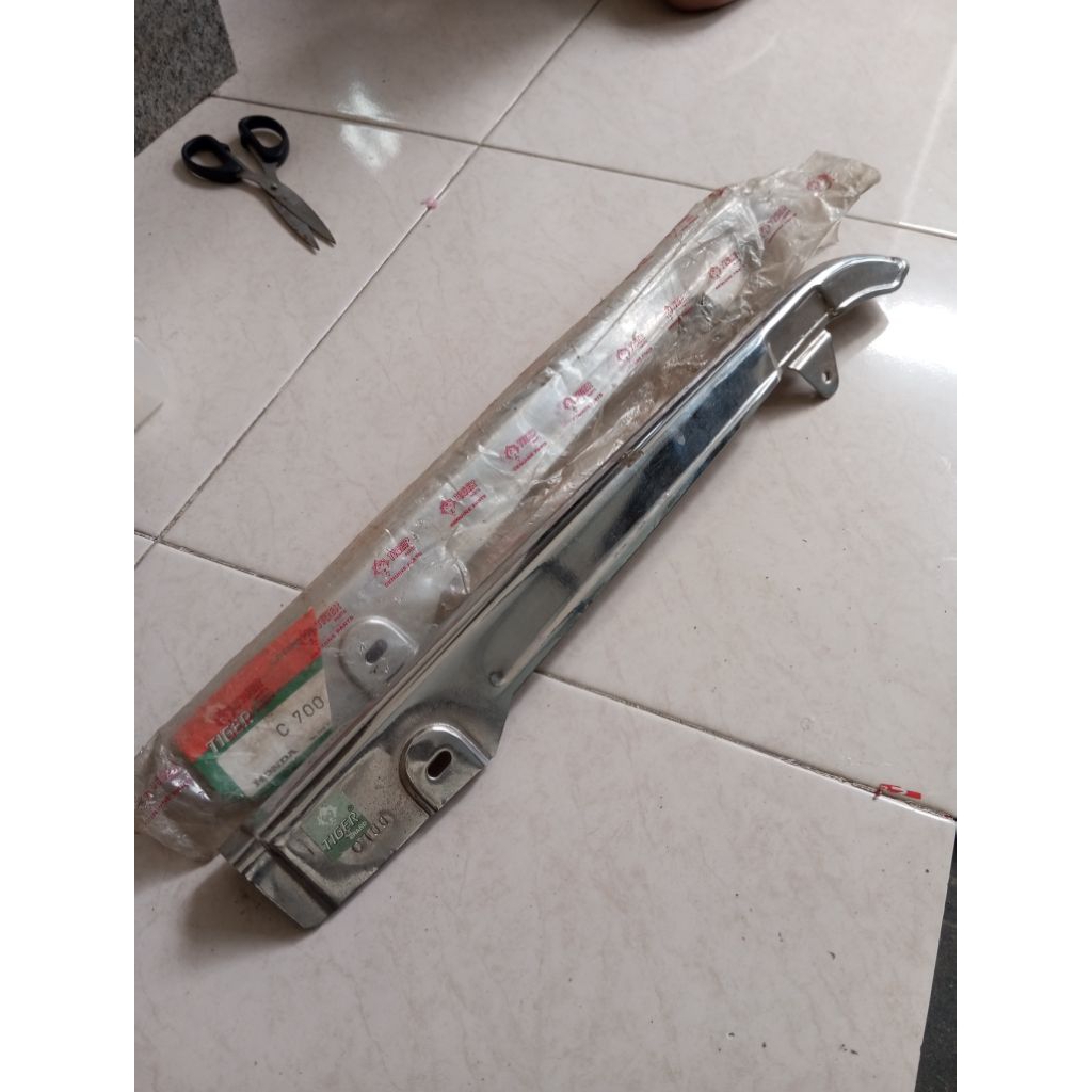 tutup rantai katengkas rantai Honda C700 C800 C70 MK3 Astrea prima Astrea Star model sabit  merk TGP