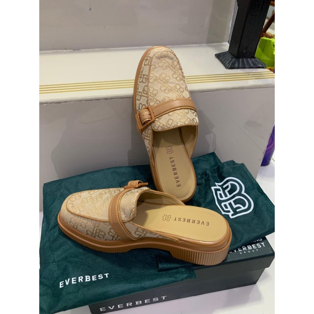Everbest Sepatu Sandal prelove LIKE NEW