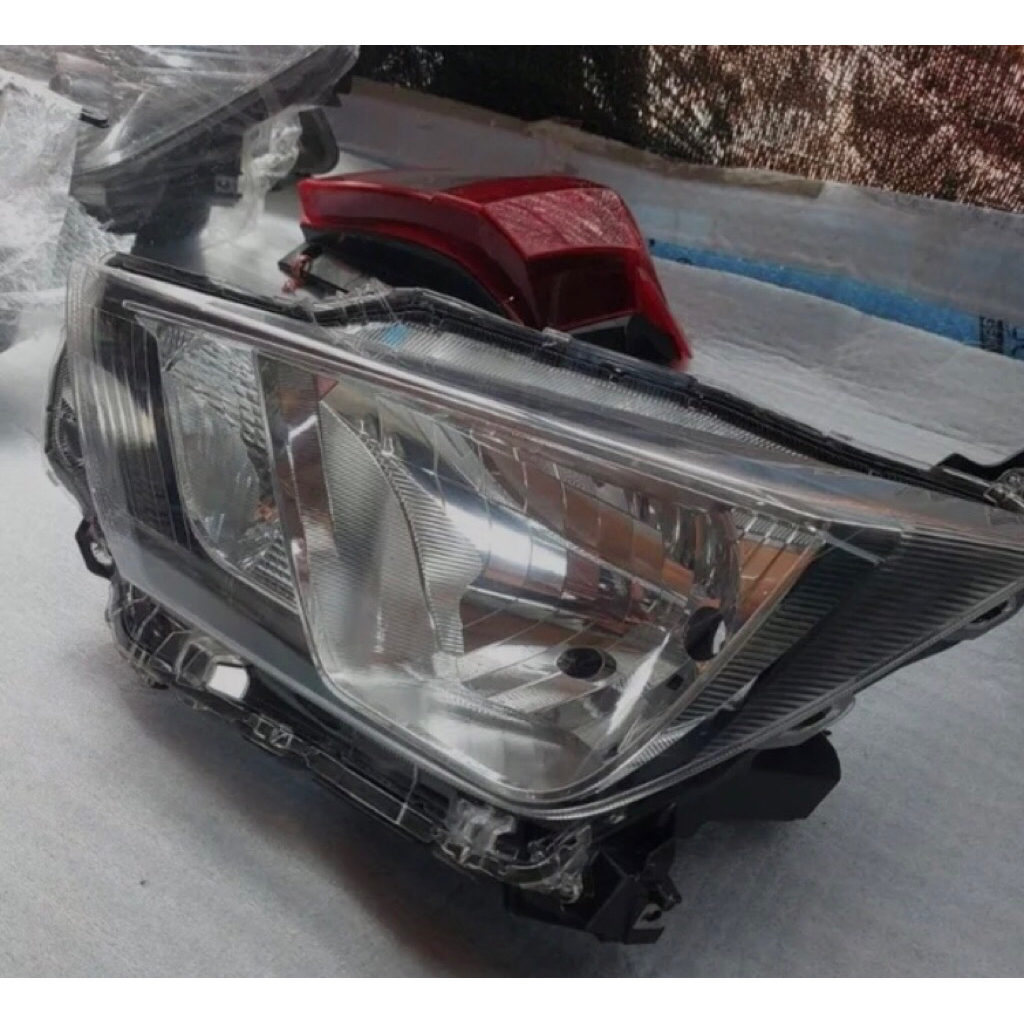 Headlamp lampu depan daihatsu ayla 2022/2025