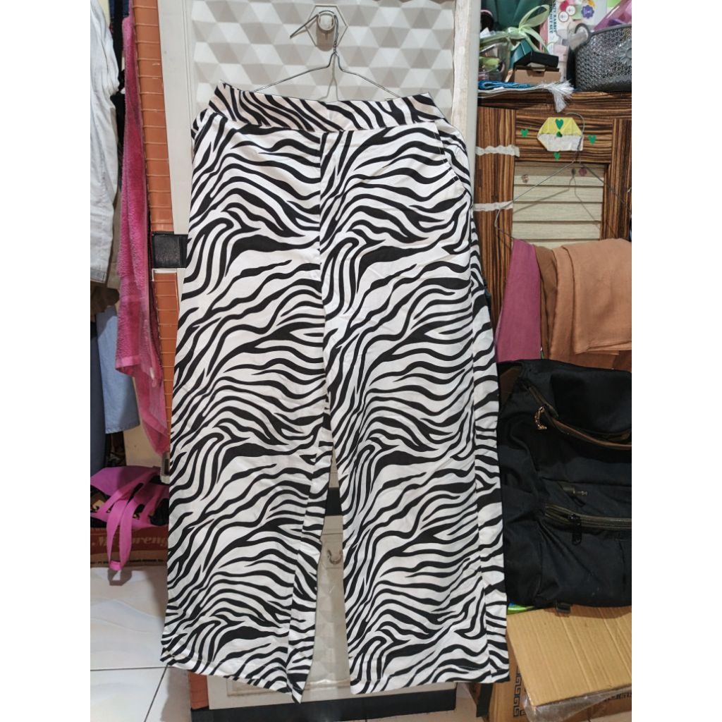 celana kulot loreng hitam putih