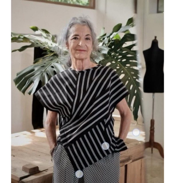 LULU LUTFI LABIBI - Lurik signatur top