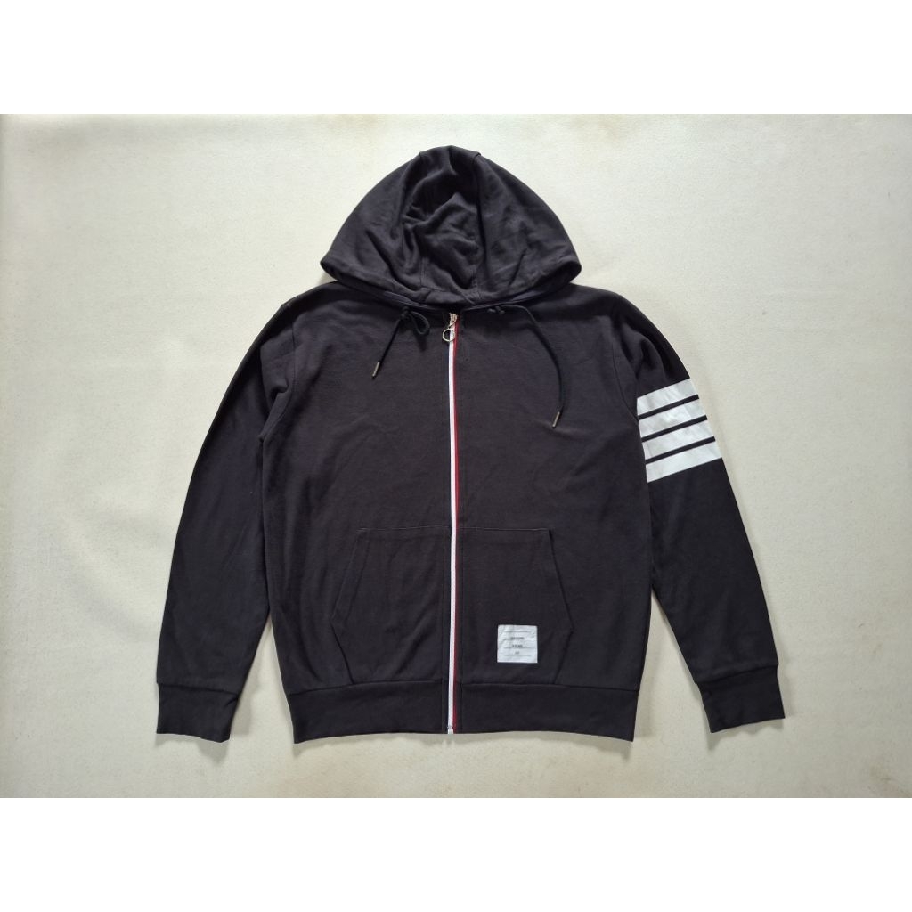ZIP HOODIE THOM BROWNE NEW YORK HITAM