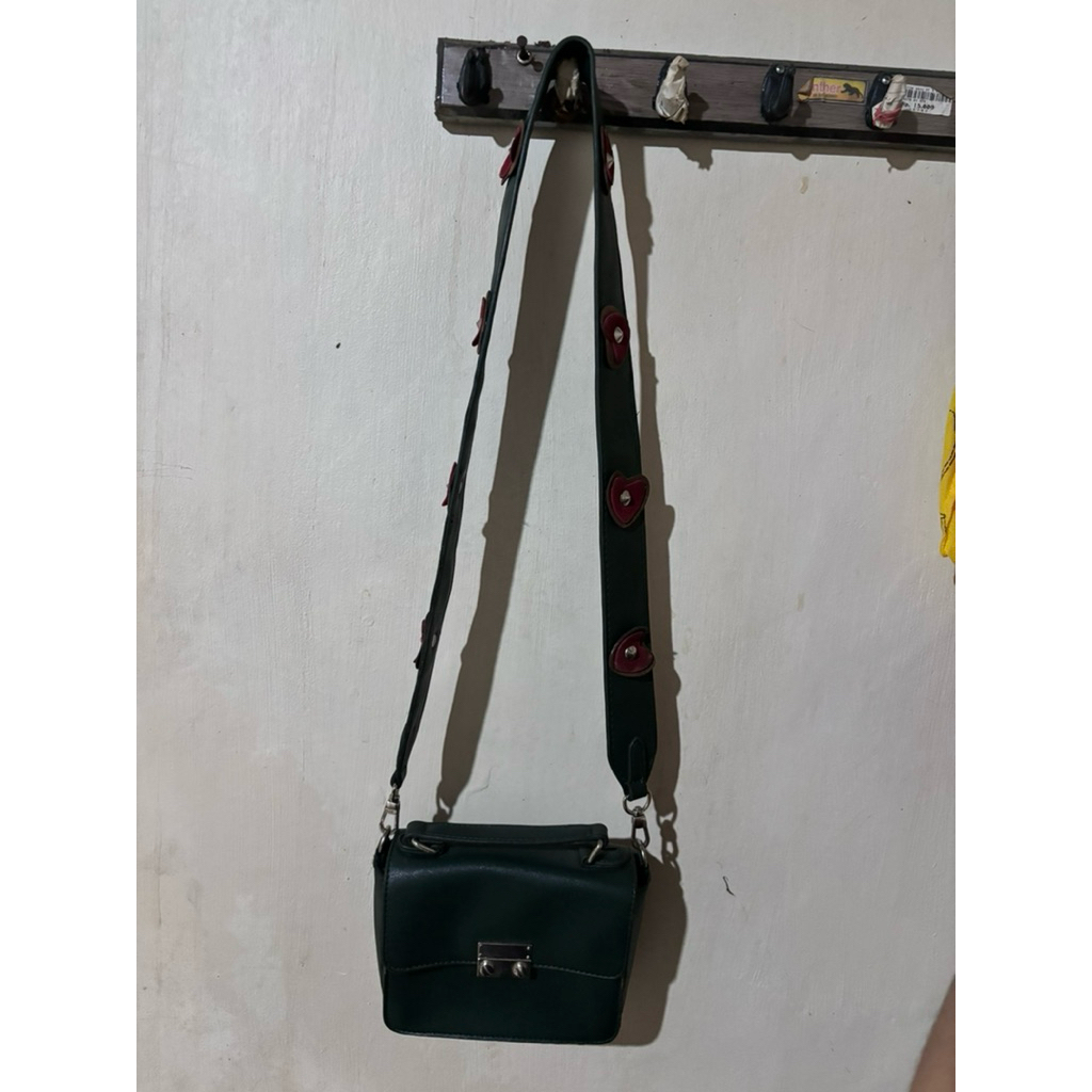 (preloved) miniso slingbag
