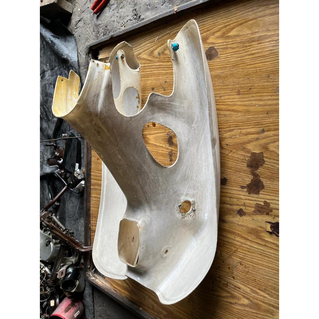 Sayap tebeng/LEGSHIELD honda c700 c800 supercup ORIGINAL / 2483