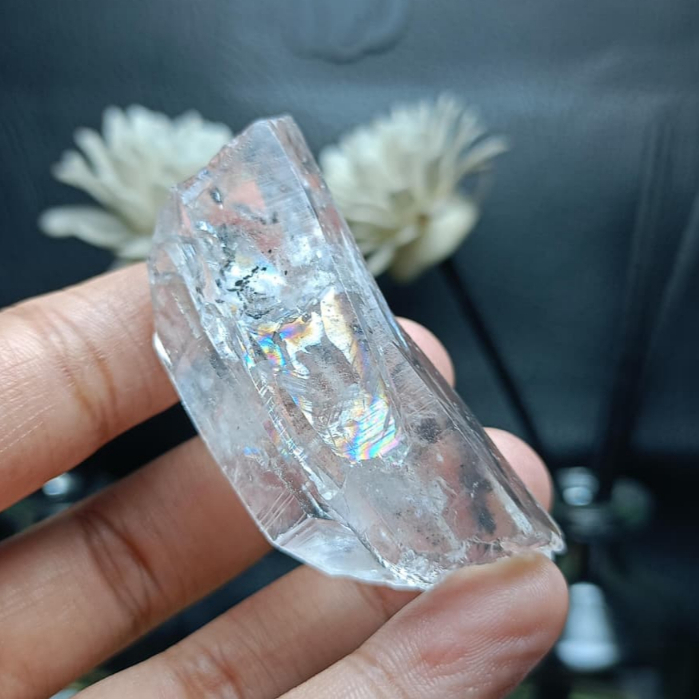 Batu Natural Sichuan Clear Quartz With Black inclusion (3)