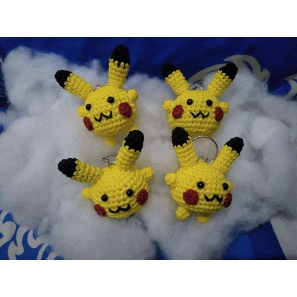 Gantungan kunci amigurumi pikachu gemoy