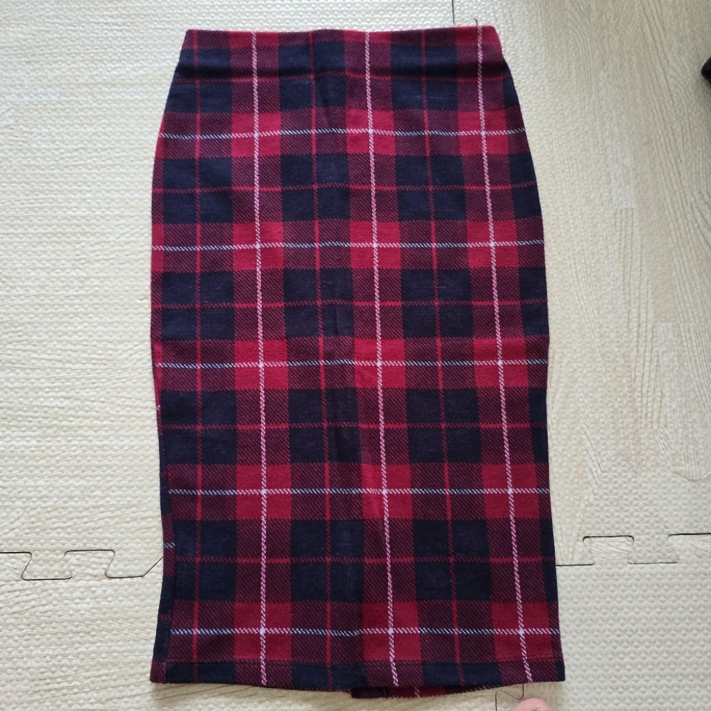 ZARA Rok Span Kotak Kotak Merah