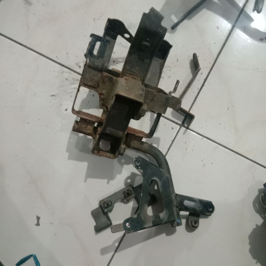 breket dudukan aki Vario 125 old kzr