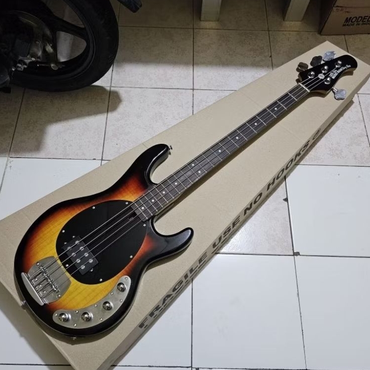 Gitar bass Musicman stingray new