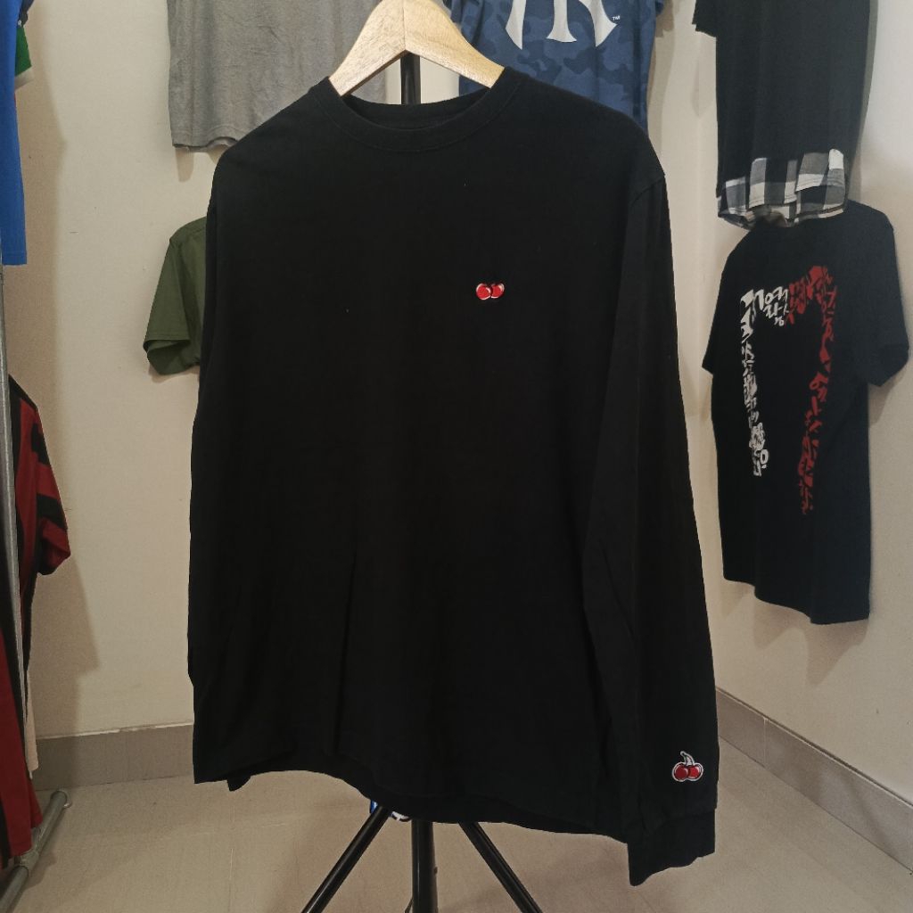 Kaos Lengan Panjang Long Sleeve Kirsh Cherry Black Size 1 Fit L
