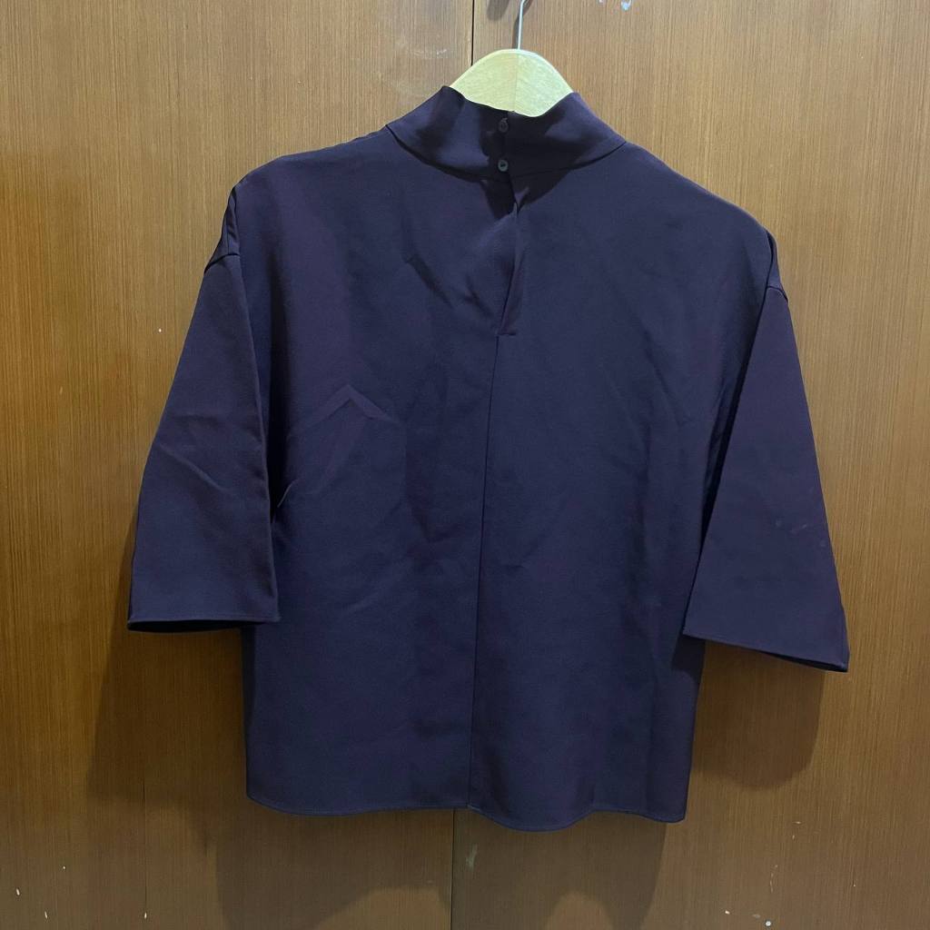 PRELOVED = Uniqlo Mock Neck Short Sleeve