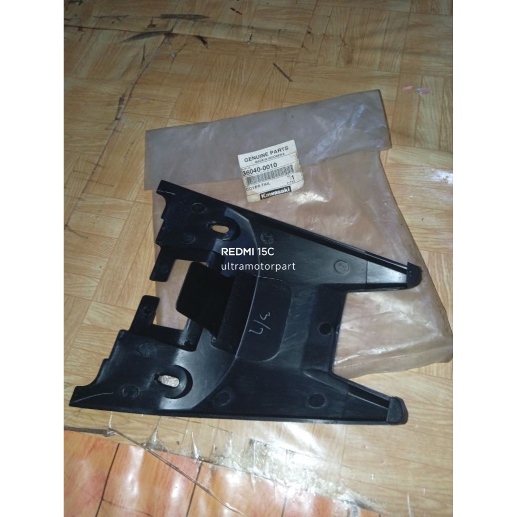 cover tail sambungan body belakang atas lampu stop kawasaki zx130 zx 130 original 36040-0010