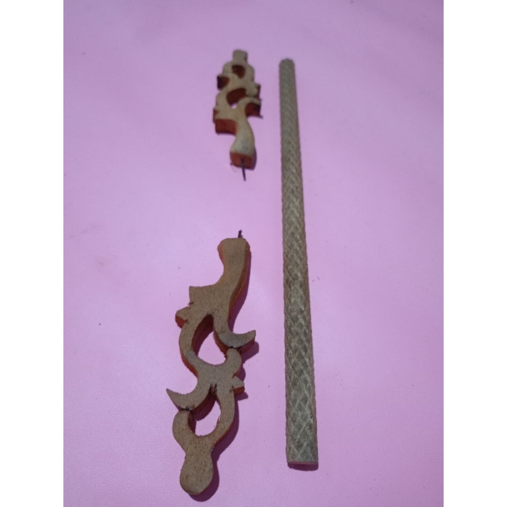 Tangkringan ukir jati buat sangkar kotak