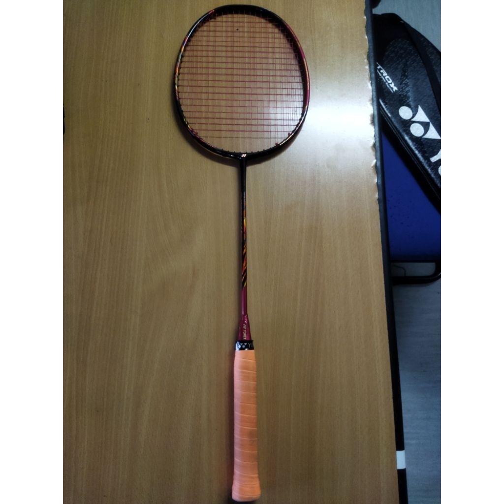 Raket Yonex Astrox 99 pro