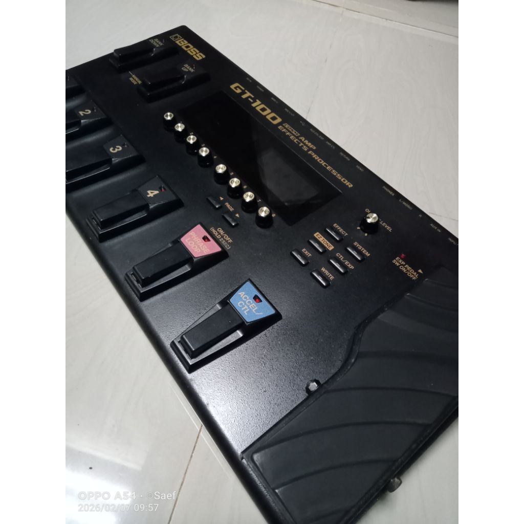 Efek Gitar Boss Gt100