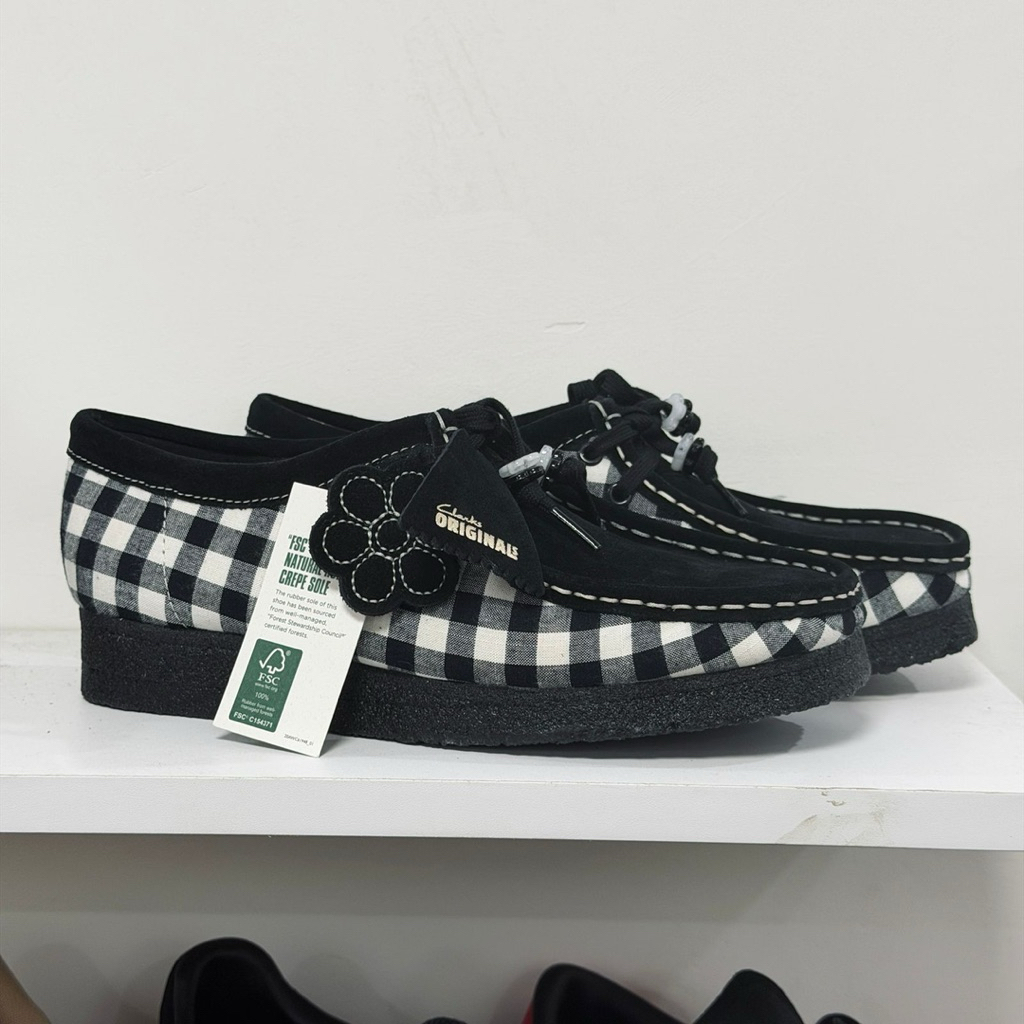 Clarks Wallabee Gingham Brand New In Box With Tags Original 100%  Size : 39.5 ( 24.5 cm ) 41 ( 25.5 