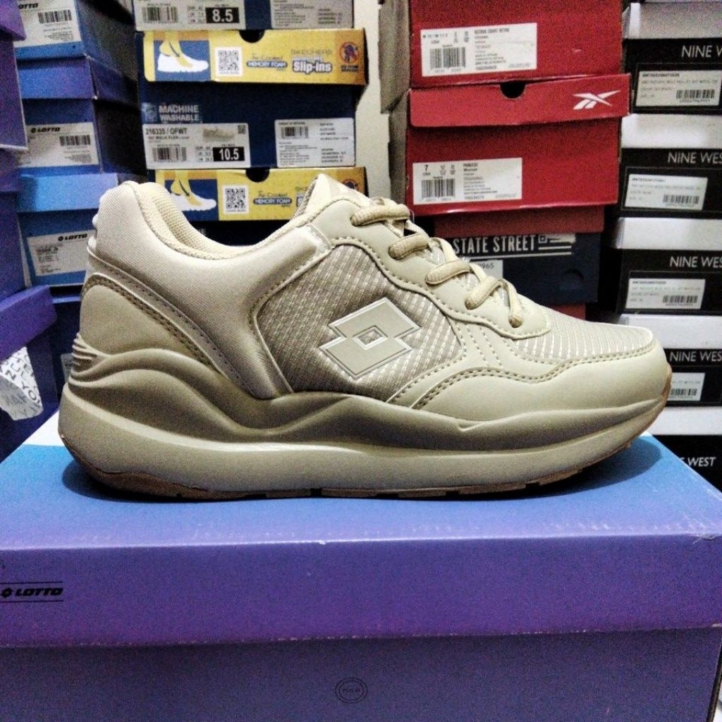 Sneakers Wanita Lotto Dakota Size 37