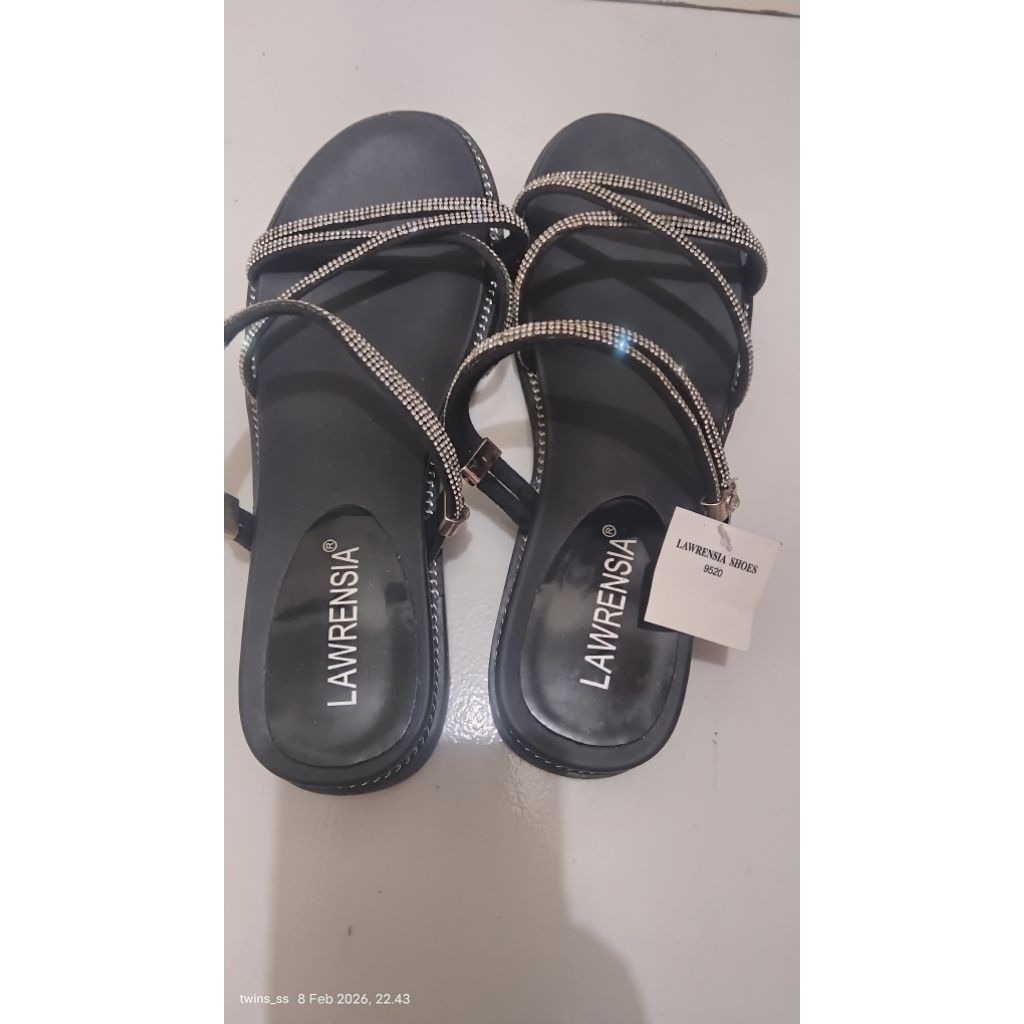 sandal lawrensia new