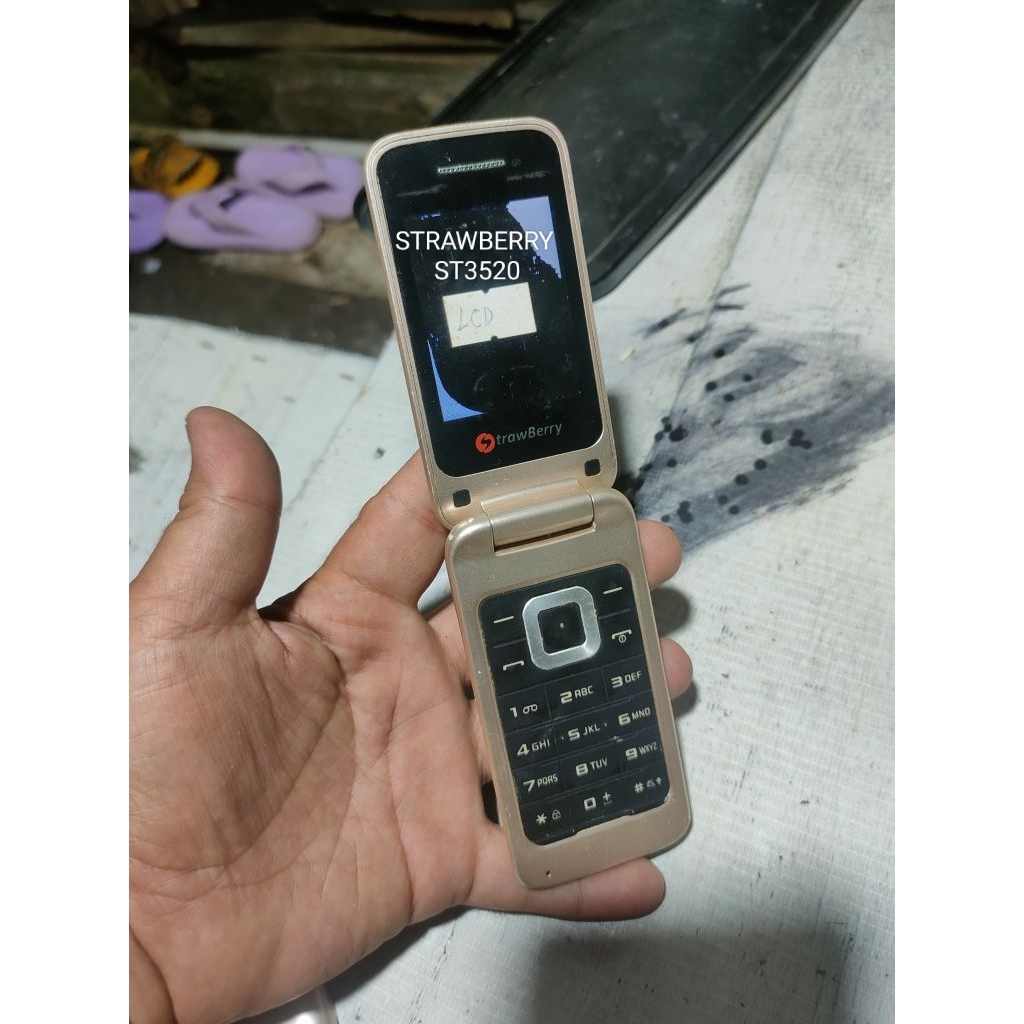 HP Lipat STRAWBERRY ST-3250 mesin hidup LCD rusak anggap jual sparepart bahan