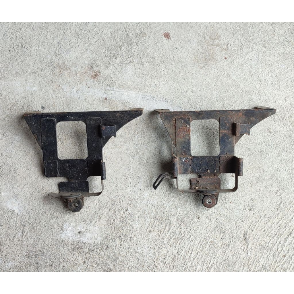 BRACKET/BREKET AKI/DUDUKAN AKI/PANGKON AKI HONDA GL100/GL125 ORIGINAL SECOND