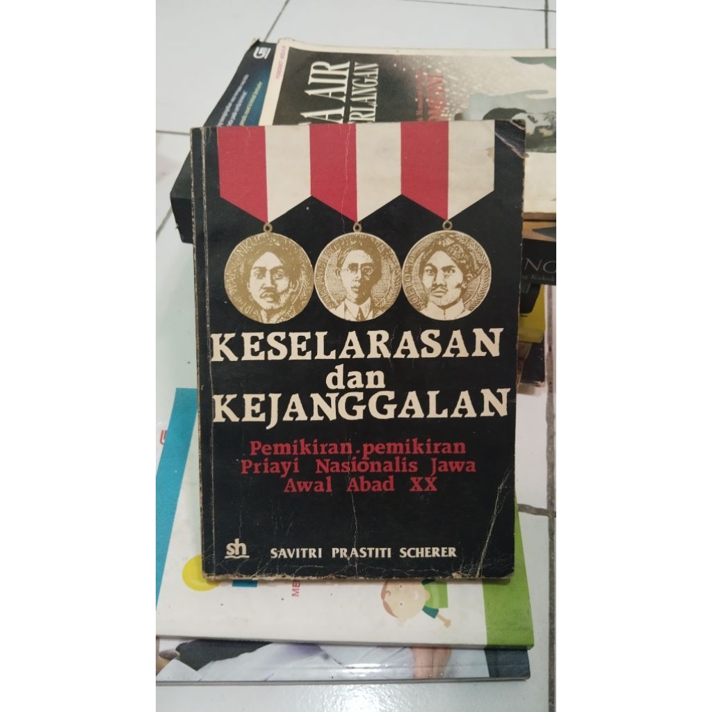 BUKU KESELARASAN DAN KEJANGGALAN PEMIKIRAN- PEMIKIRAN PRIAYI NASIONALIS JAWA AWAL ABAD XX