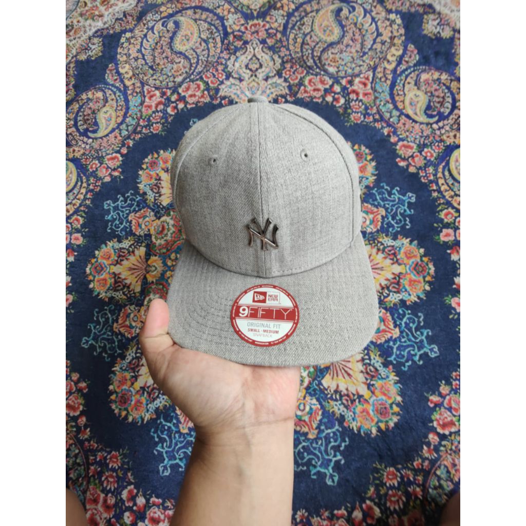 TOPI NEW ERA LOGO BESI KECIL