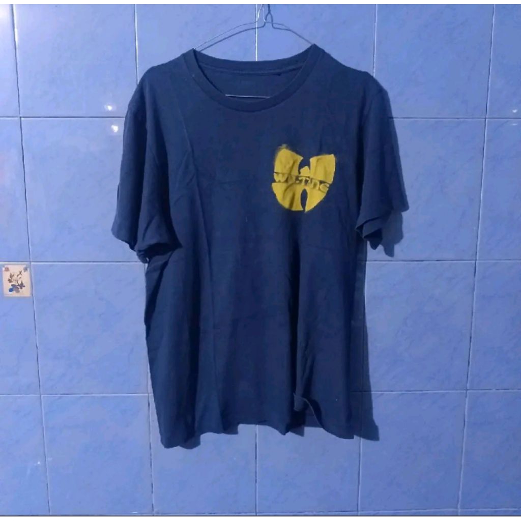 kaos uniqlo Collab wutang biru