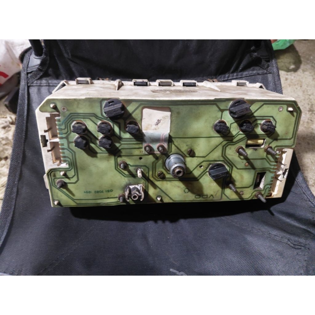 spedometer futura karbu