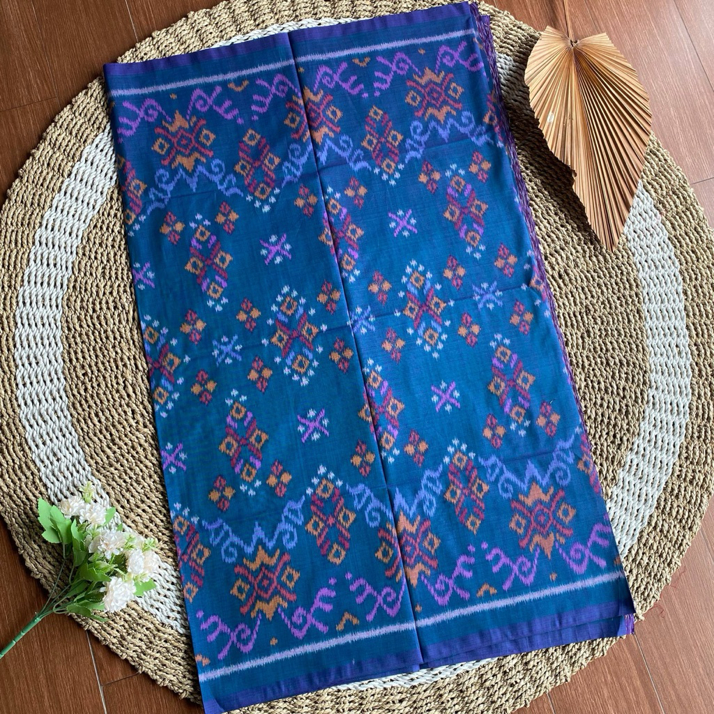 KAIN TENUN ENDEK MOTIF PATRA KLASIK WARNA BIRU