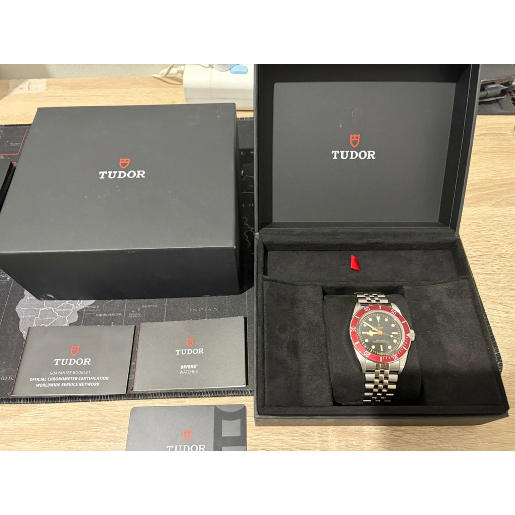 tudor blackbay 58 red bezel 2024 jubilee strap likenew