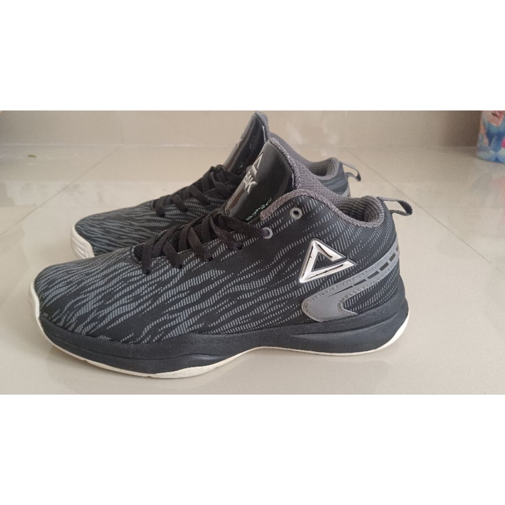 Sepatu Basket Peak sz 44