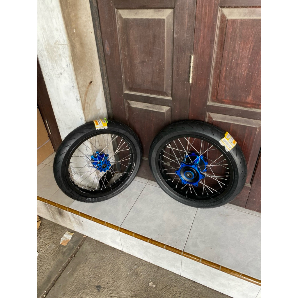WHEELSET VELG SUPERMOTO CRF VELG ROSSI BAN PIRELLI