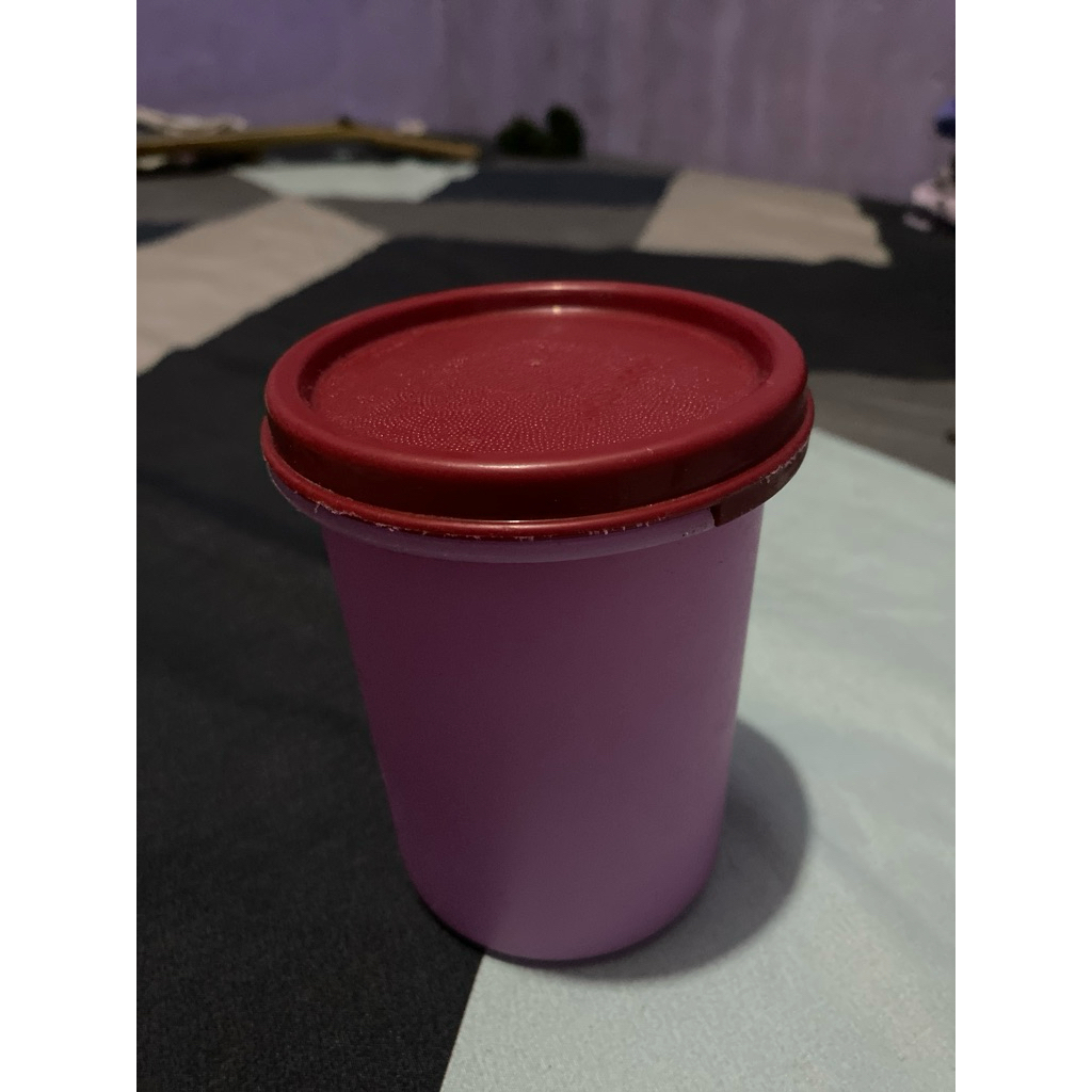 mm round Tupperware