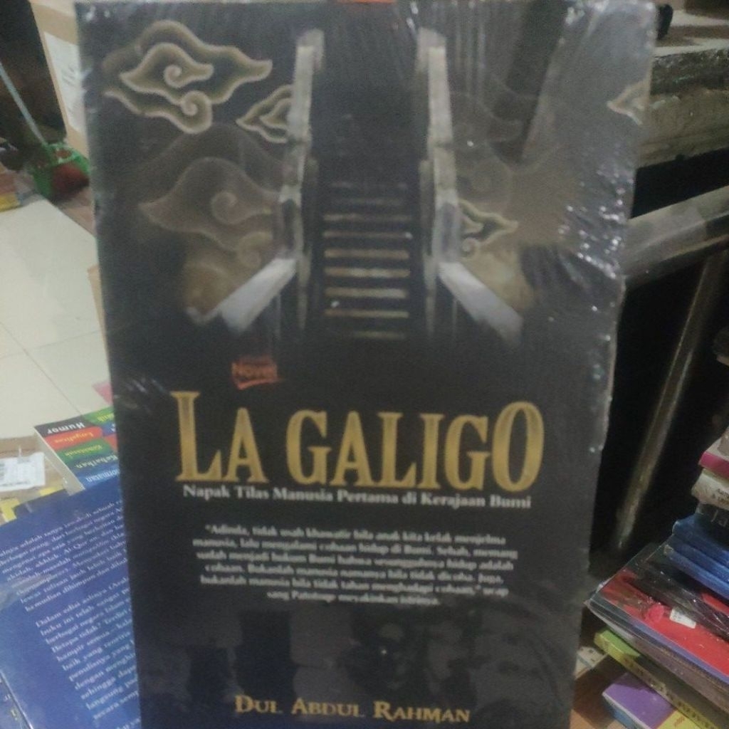 SEBUAH NOVEL LA GALIGO ,NAPAK TILAS MANUSIA PERTAMA DI KERAJAAN BUMI.ORIGINAL