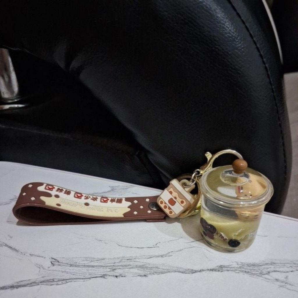 gantungan kunci boba beruang gelas minuman