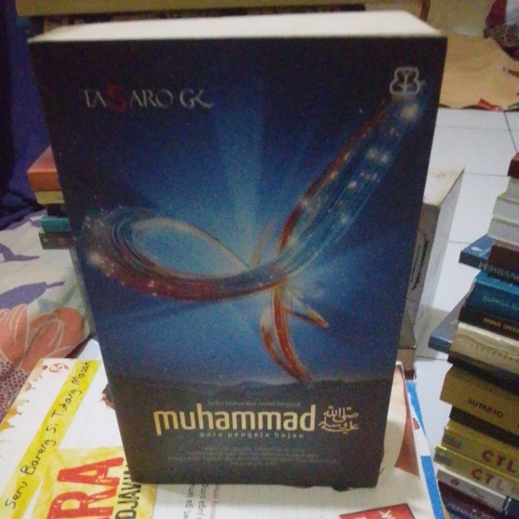NOVEL MUHAMMAD Para Pengeja Hujan