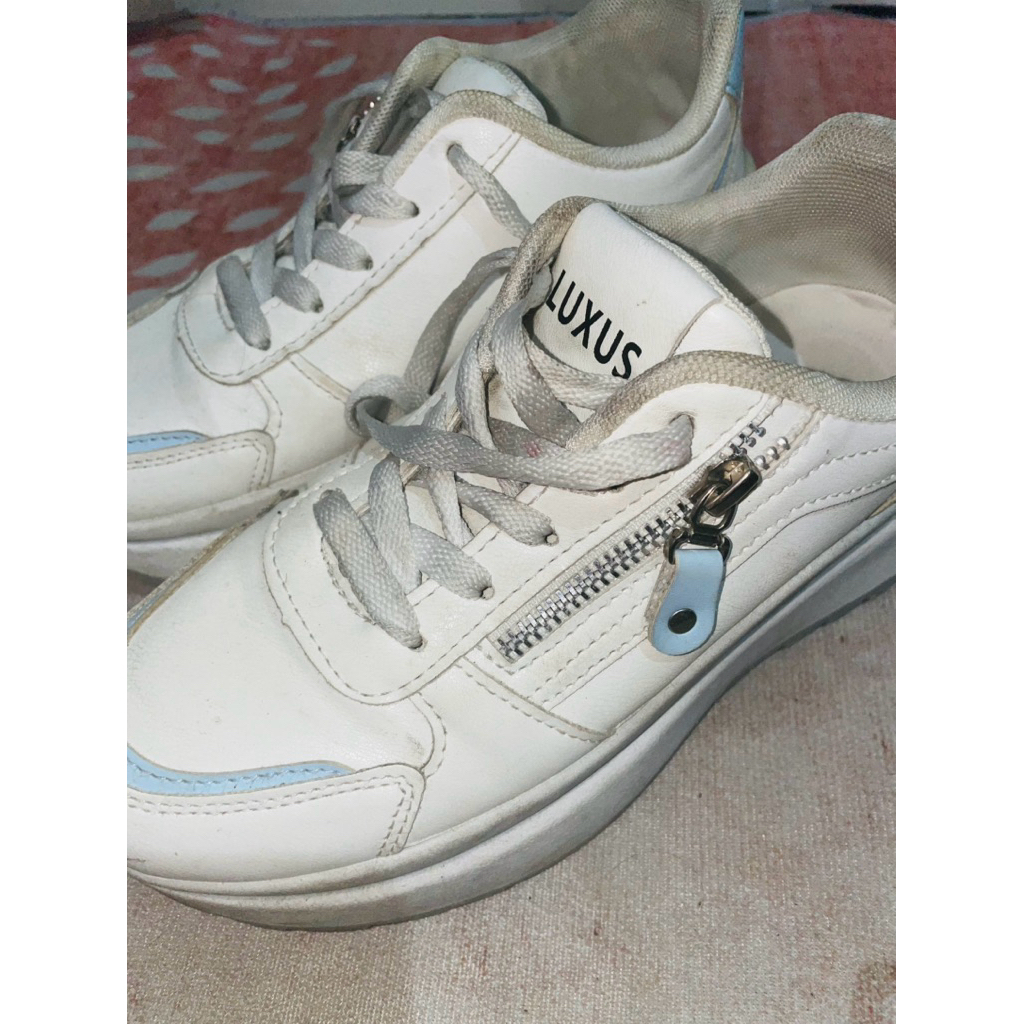 Sneakers wanita preloved