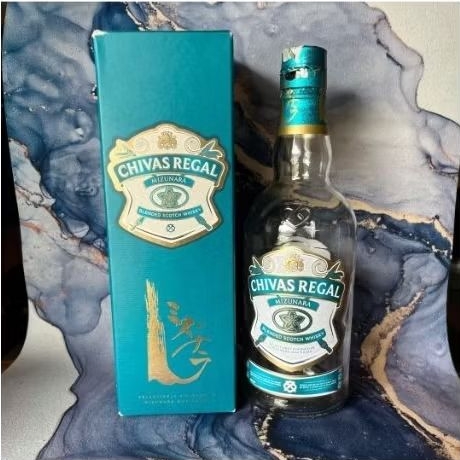 Botol bekas, botol kosong "Chivas Regal Mizunara* bagus untuk pajangan mini bar dan hiasan kamar
