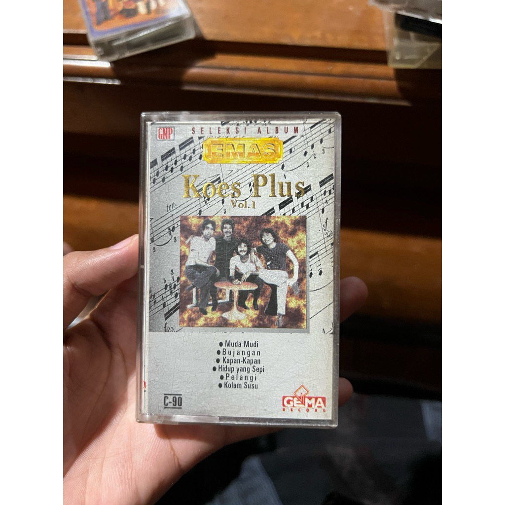 kaset pita koes plus album emas