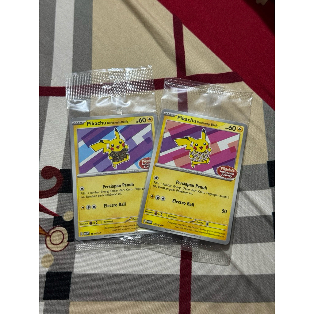 kartu Pokemon Pikachu berkemeja batik