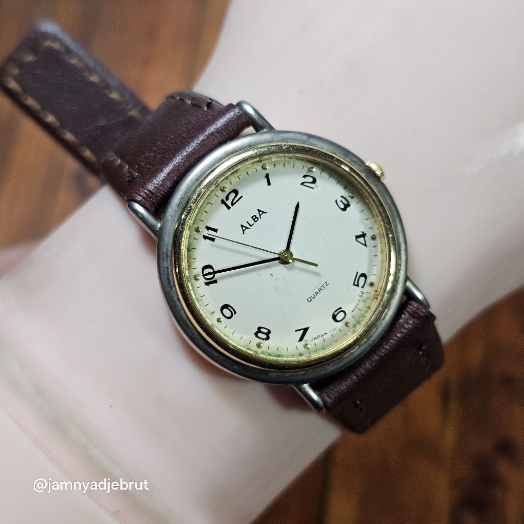Jam Alba V321-6020 Slim Gold Beige Vintage Bekas